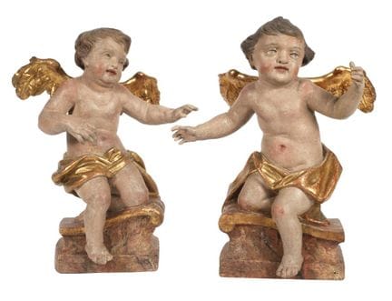 Paire d'anges sculptés 
XVIIIe siècle, bois de feu