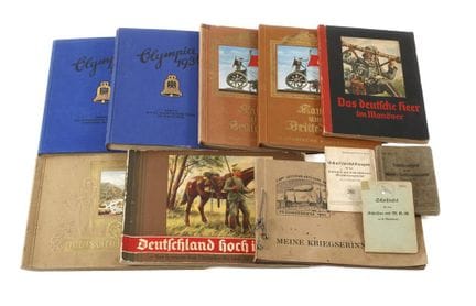 Lot d'albums de vignettes et de livres du IIIe Rei