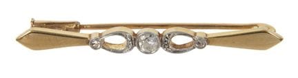 Broche con diamantes engastados
hacia 1910-20, oro