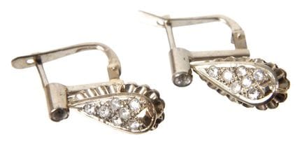 Par de pendientes colgantes
hacia 1930, oro blanco