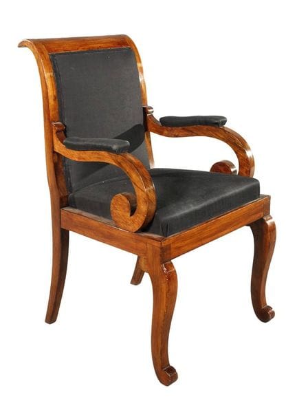 Sessel Biedermeier
um 1820, Nussbaum massiv und fu