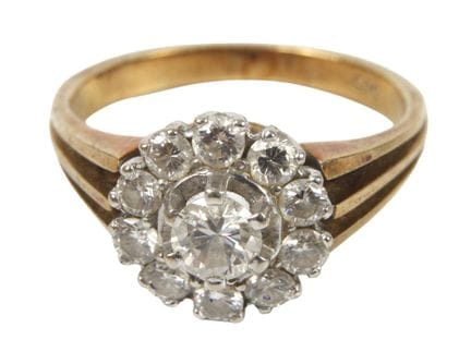Anillo con diamante
A mediados del siglo XX, oro b
