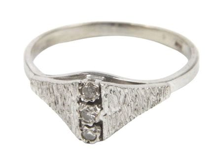 Anillo de mujer con diamantes
hacia 1970, oro blan