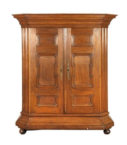 Kleiner barocker Dielenschrank
um 1700, Eiche mass
