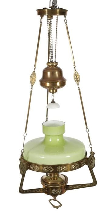 Petroleumlampe
um 1910, Messing massiv, teils getr