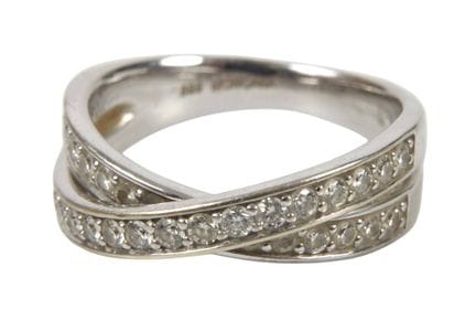 Anillo de mujer con diamantes
de época moderna, or