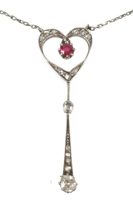 Jugendstil-Collier mit Rubin und Diamanten
Anfang 