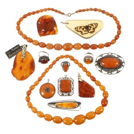 Conjunto de joyas de ámbar
Siglo XX, en parte de p