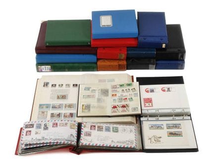Raccolta di francobolli internazionali e documenti