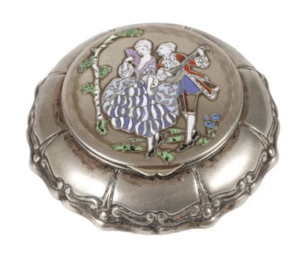Dose mit Emaille-Einlagen
um 1900, ungemarkt, Meta