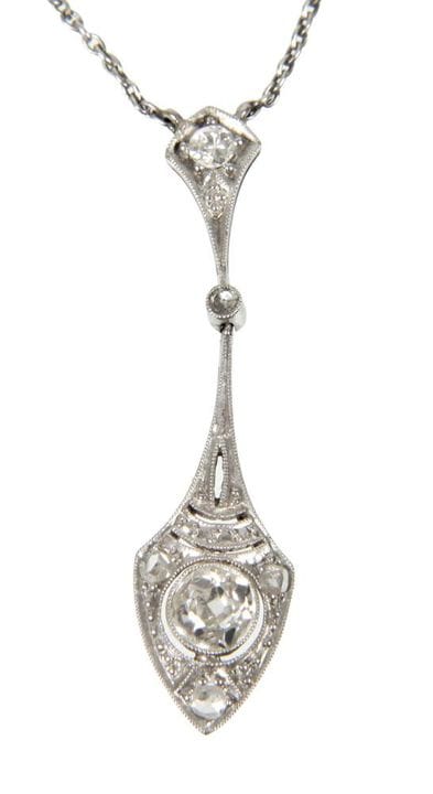 Collar de diamantes
hacia 1920, platino certificad