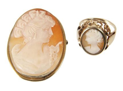 Anillo y broche con camafeo
hacia 1900; broche de 