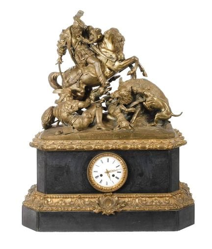 Horloge de cheminée surdimensionnée représentant F