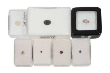 Colección de piedras preciosas
Siete piezas: morga