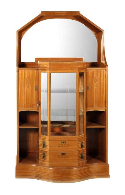 Salonvitrine 
deutsch, um 1905, Mahagoni auf Nadel