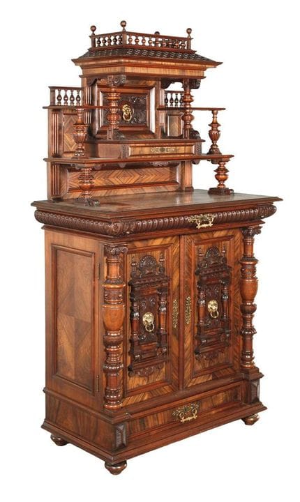 Feines Vertiko Historismus
Berlin, um 1890, Nussba