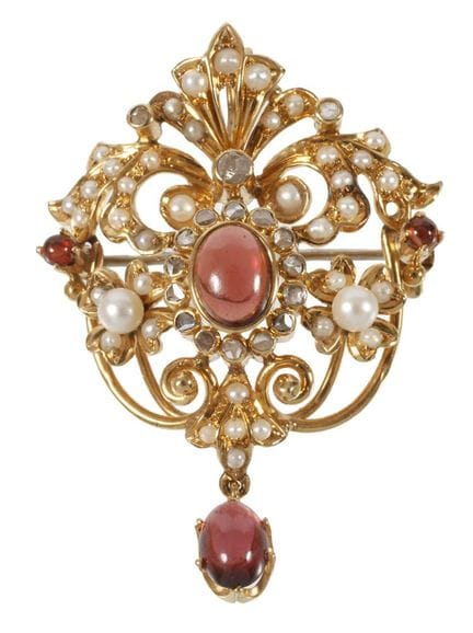 Broche con granates, perlas y diamantes
Finales de
