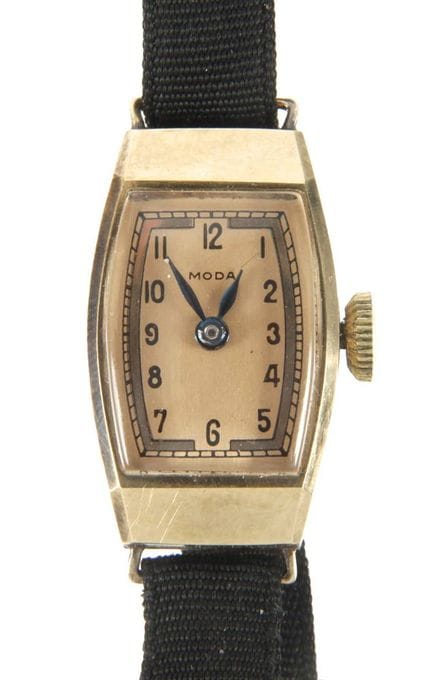 Moda, reloj de pulsera de mujer de oro
hacia 1930,