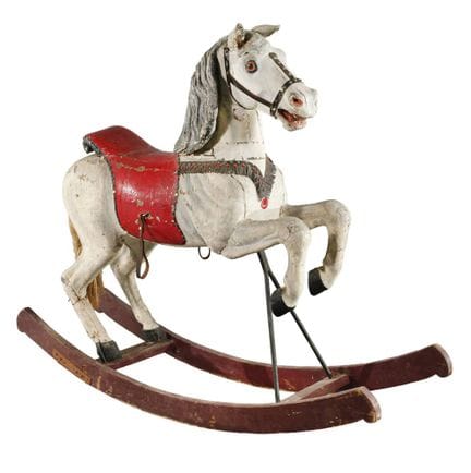 Cheval de manège 
vers 1900, bois sculpté, stucqué
