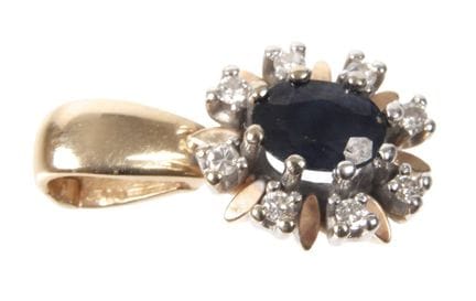 Colgante con zafiro y diamantes
Finales del siglo 