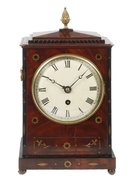Horloge sur pied de style Biedermeier
Angleterre, 