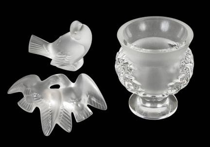 René Lalique drei Teile 
2. Hälfte 20. Jh., farblo