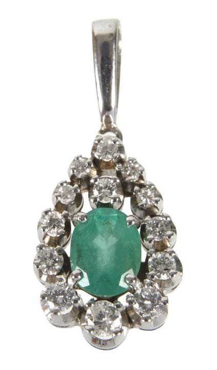 Colgante con esmeralda y diamantes
hacia 1980, oro