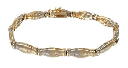 Pulsera bicolor con brillantes
de época moderna, o