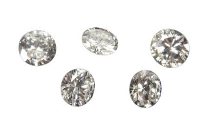 Cinco brillantes, con un peso total de 0,99 ct
apa