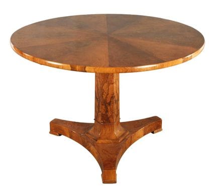 Tisch Biedermeier
deutsch, um 1830, Nussbaum und N