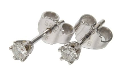 Par de pendientes de diamante
de estilo moderno, e