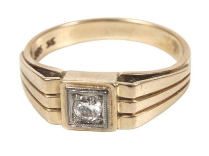 Anillo de mujer con diamante
hacia 1930, oro amari