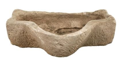 Wasserbecken 
wohl ehemaliger Futtertrog, wohl 18.