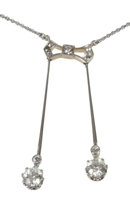 Collar de diamantes
hacia 1920, oro blanco y amari