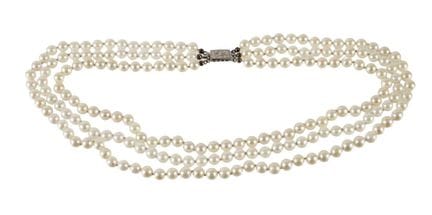 Collar de perlas de tres hileras
Segunda mitad del