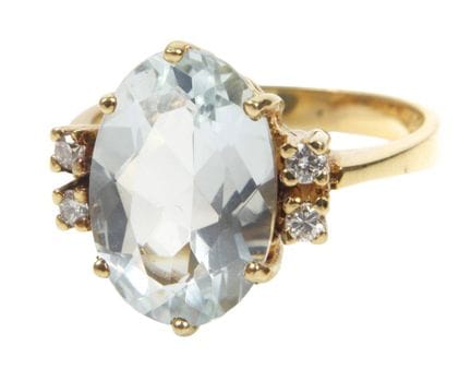 Anillo de mujer con aguamarina y diamantes
Finales