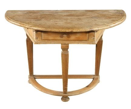 Mesa consola semicircular
hacia 1800, fabricada en