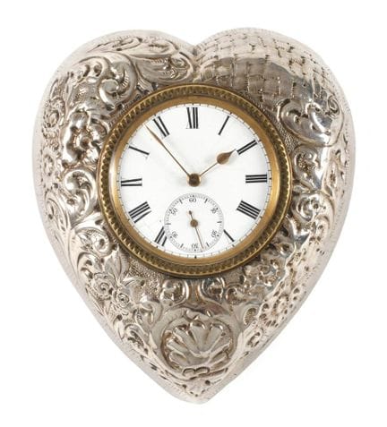 Reloj de mesa con forma de corazón
Inglaterra, seg