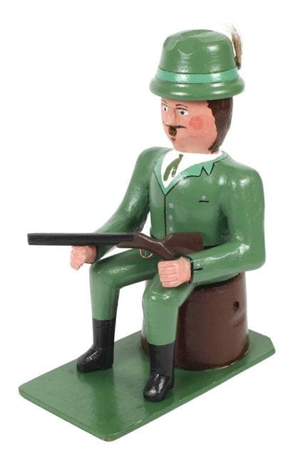 Figurine fumante représentant un garde forestier a