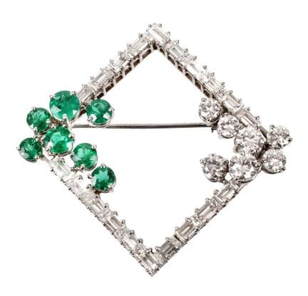 Broche de alta calidad con esmeraldas y diamantes
