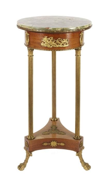 Elegante pedestal de estilo neoclásico
probablemen