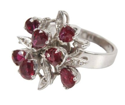 Anillo de mujer con rubíes y diamantes
Oro blanco 