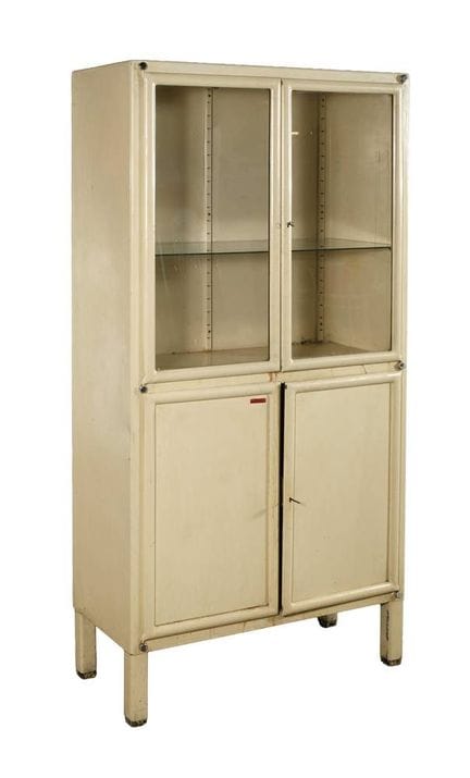 Arztschrank
1930er Jahre, Eisenblech cremefarben l