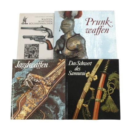 Raccolta di letteratura specialistica sulle armi d