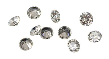 Diez brillantes, con un peso total de 1,0 ct
apare