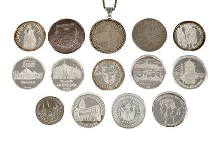 Lot de médailles et de pièces en argent
trois méda