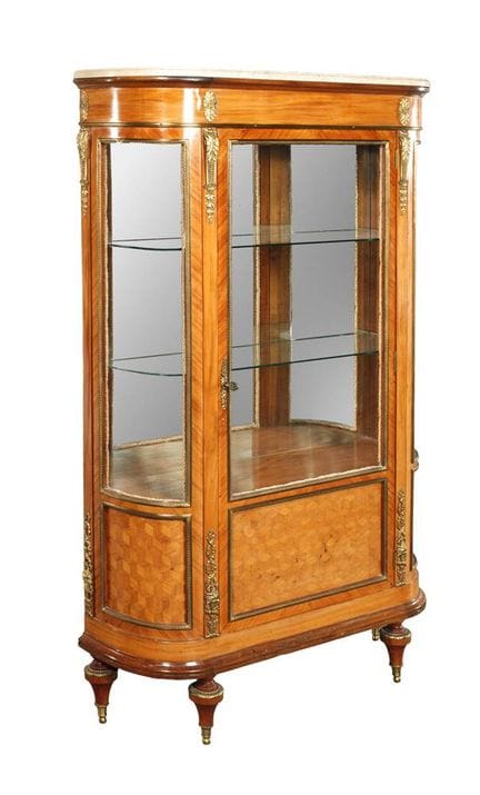 Vitrine im Louis-XVI.-Stil
Frankreich, Anfang 20. 