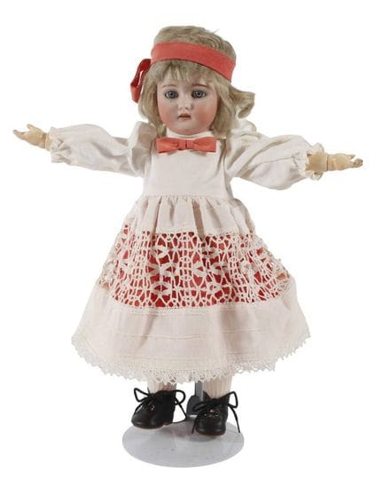 Petite poupée à tête en porcelaine Franz Schmidt &