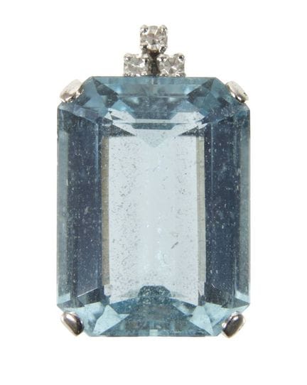 Colgante con aguamarina y diamantes
de época moder