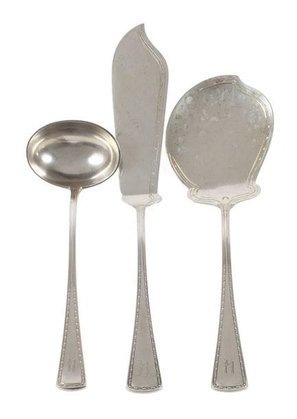 Drei Vorlegeteile
um 1900, Silber gestempelt 800, 